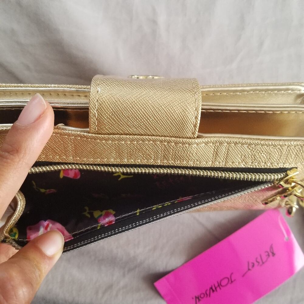 NWT Betsey Johnson Gold And Black Heart Wallet - Picture 6 of 12